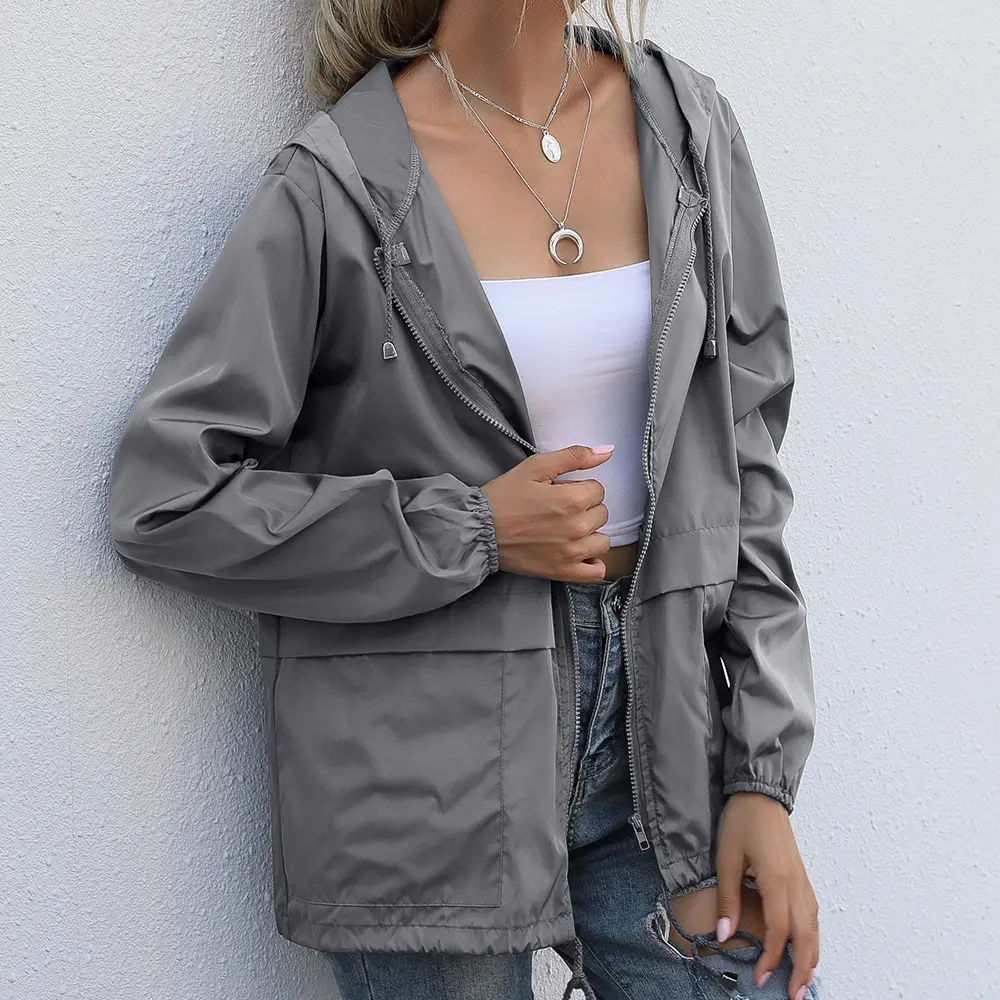 Regenjacke Damen kurz mit Kapuze, Reißverschluss und Saumzug – Bild 3