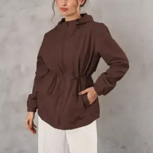 01-22 Regenjacke Damen mit Kapuze, Kordelzug und Rundsaum – Bild 2