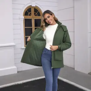 01-30 Regenparka Damen gefüttert mit Kapuze und Klappentaschen – Bild 2