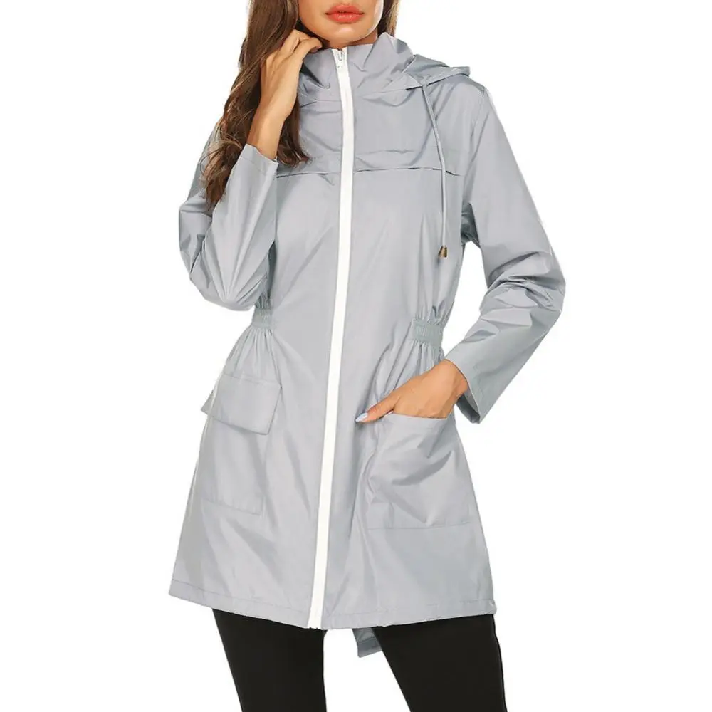 Regenmantel Damen lang mit Kapuze, Taillenzug und Klappentaschen – Bild 3