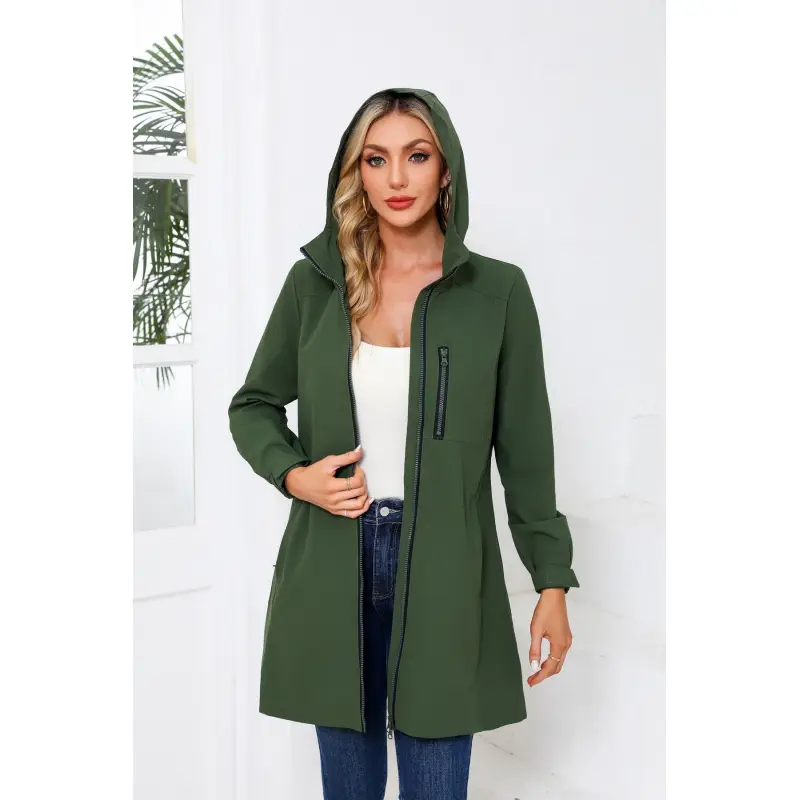 Regenmantel Damen lang mit Kapuze, Stehkragen und Brusttasche – Bild 4