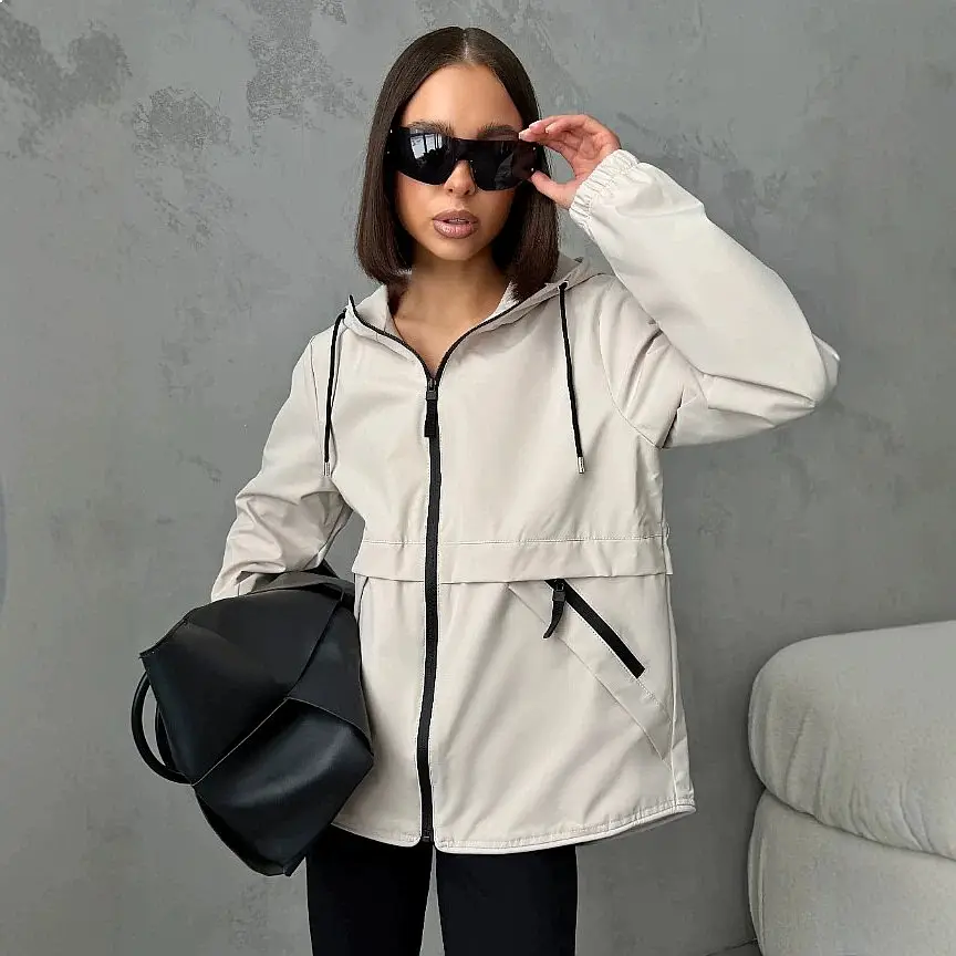 Regenjacke Damen mit Kapuze, Reißverschluss und Seitentaschen – Bild 4