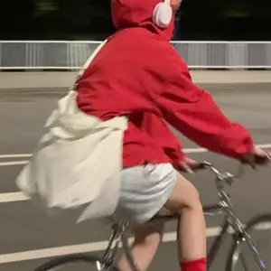 03-8 Regenjacke Damen weit geschnitten mit Kapuze und Stehkragen – Bild 2