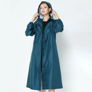 Regenmantel Damen extra lang mit Kapuze und Druckknöpfen – Bild 2